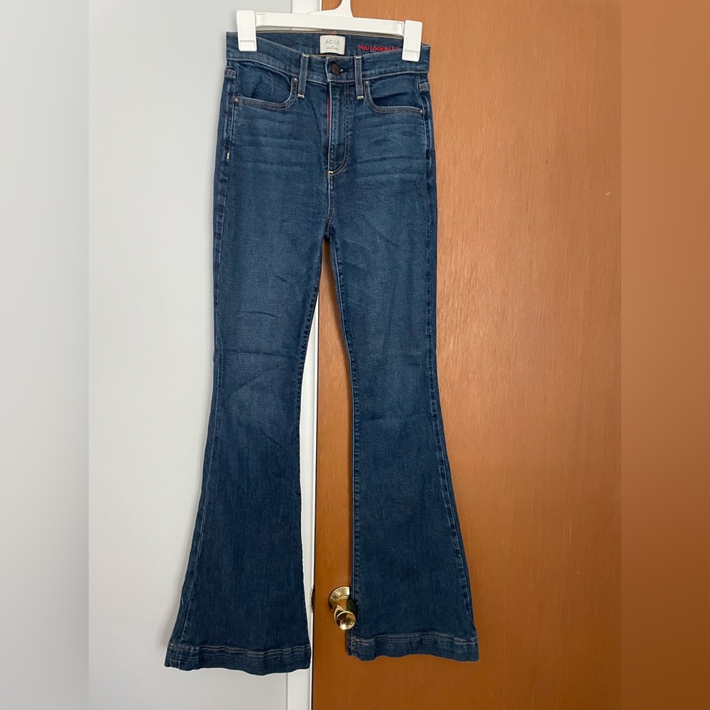 Alice + Olivia wide leg jeans. size 26
